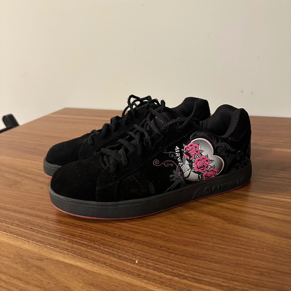 Airwalk Womens Black Suede Pink Rose Heart Skate Shoes Sneakers Size 9